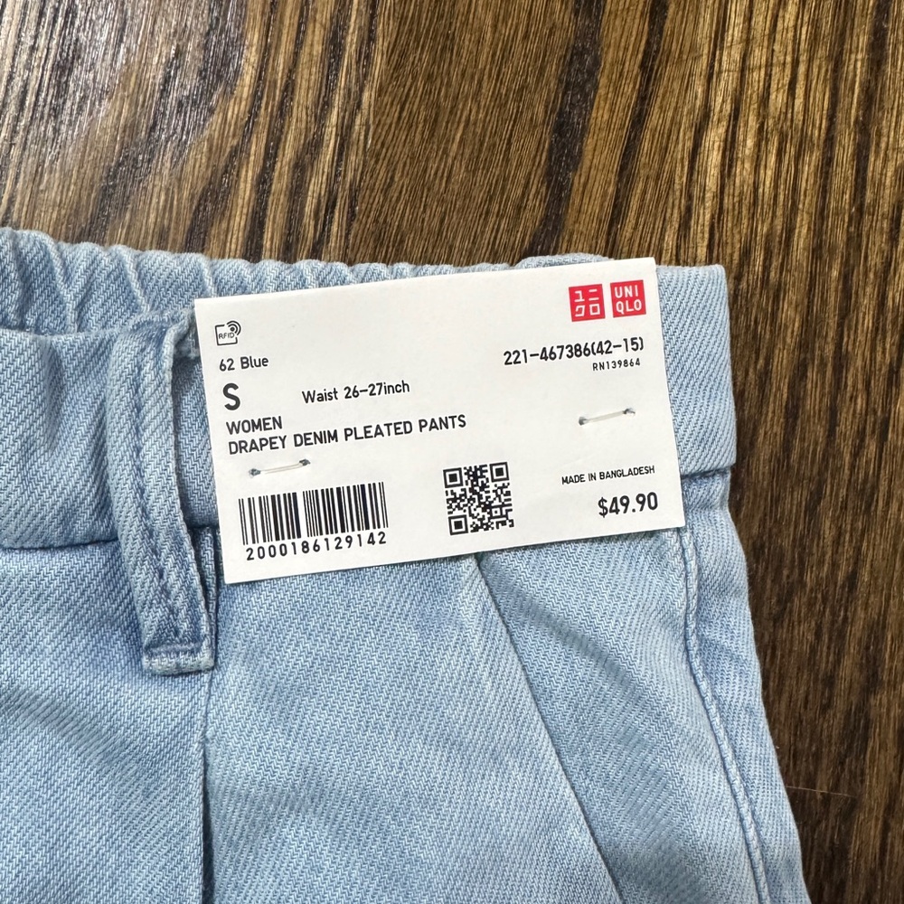 Uniqlo Women's Light Blue Drapey Denim Pants